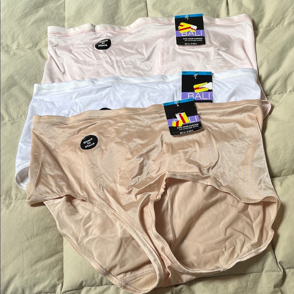 Bali briefs. Size 2XL/9.  3 pack-White, pink & beige. NWT